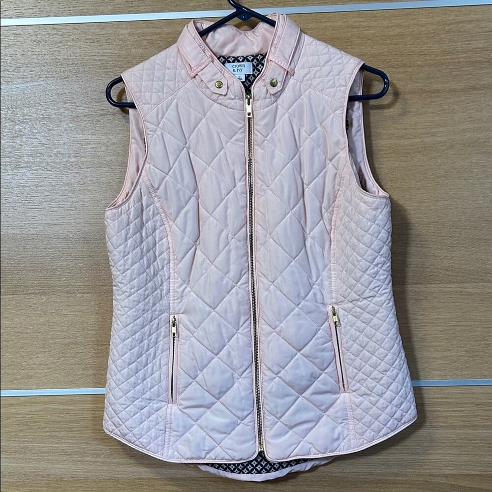 Crown & Ivy women’s Sz M Light Pink Quilted Vest pockets zipped hand pockets